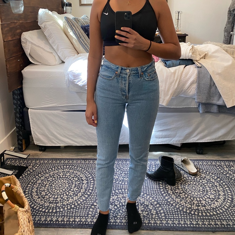 Wedgie High Waist Raw Hem Straight Leg Jeans
LEVIS
